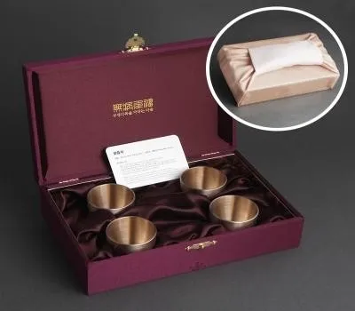 결혼식 기념품으로 하객 충성도 구축하는 감동 전략 4 우리 방짜유기 술잔4P 고급겹보자기포장